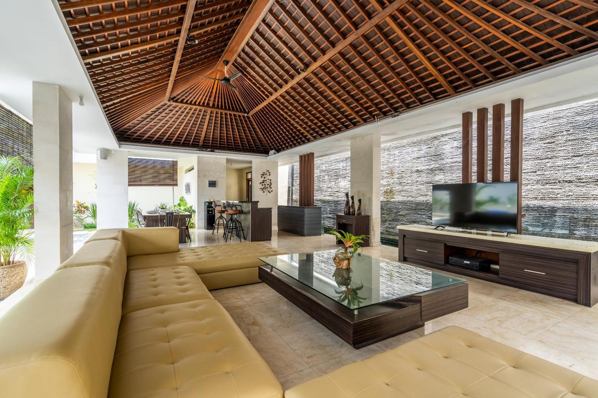 Abikaa, 4br Lux - Located In The *