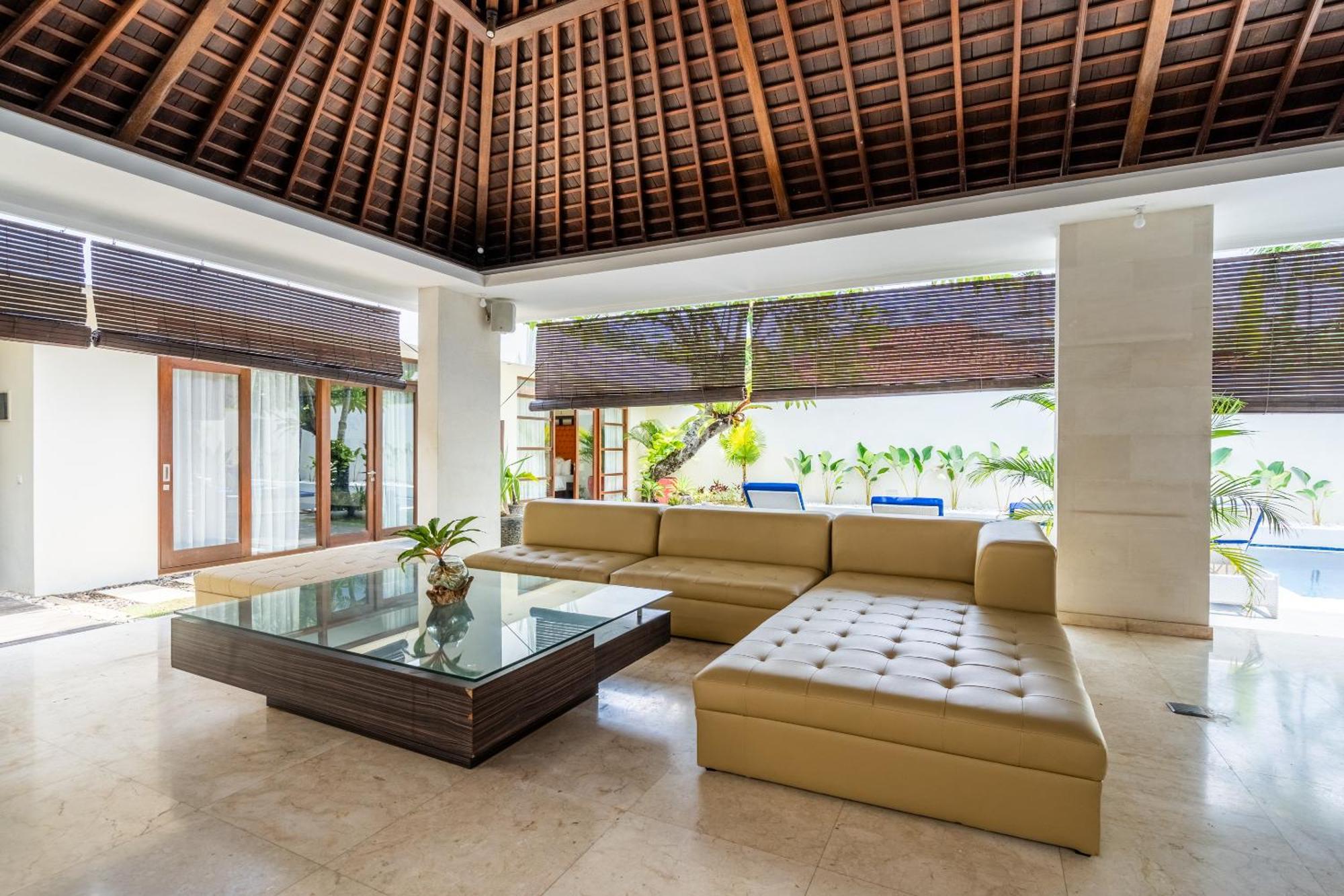 Villa Abikaa, 4br Lux - Located In The *