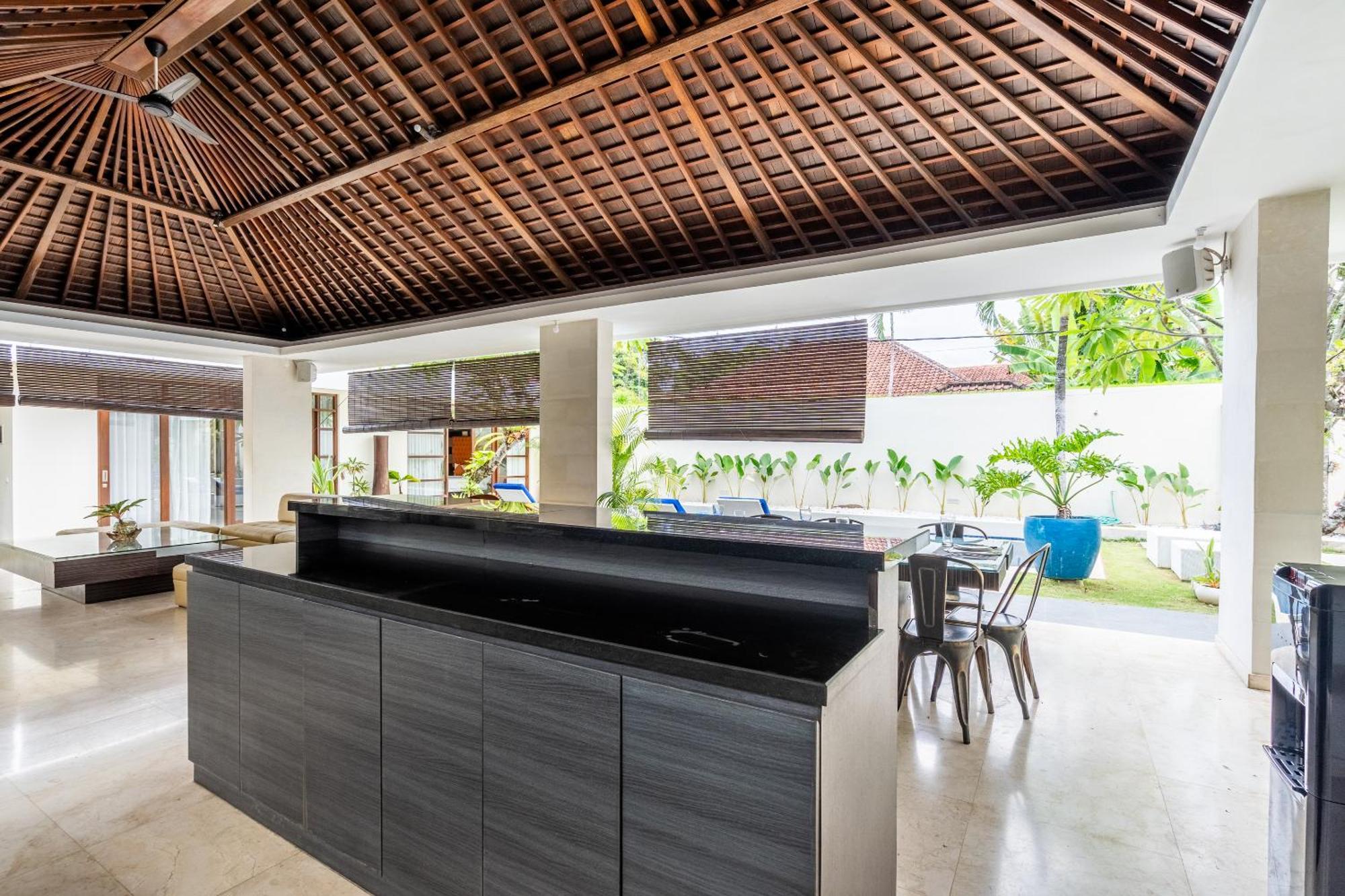 Abikaa, 4br Lux - Located In The Villa *