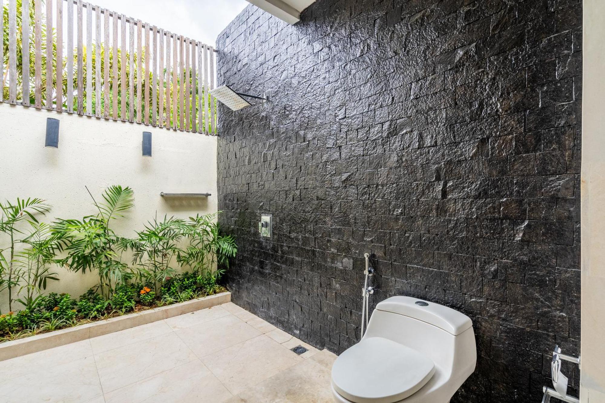 Abikaa, 4br Lux - Located In The *