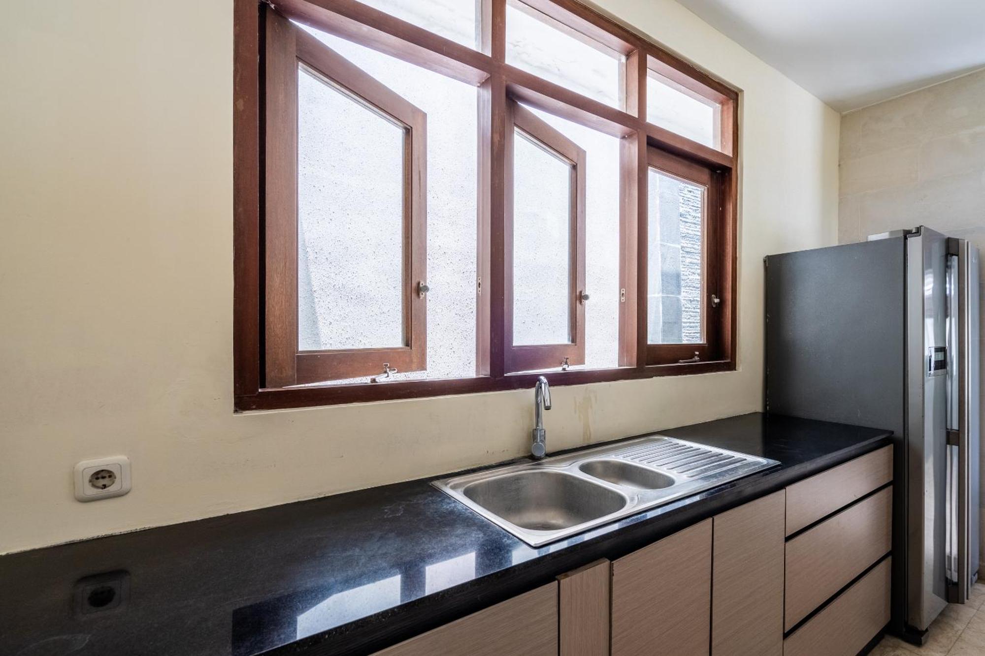 Villa Abikaa, 4br Lux - Located In The *