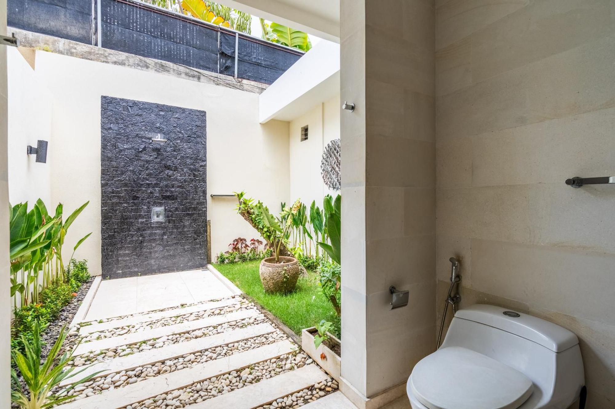 Villa Abikaa, 4br Lux - Located In The *