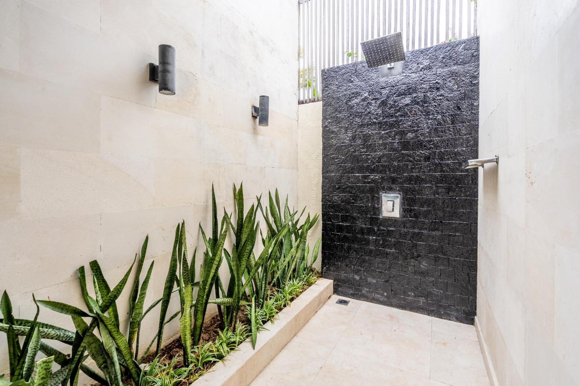 Abikaa, 4br Lux - Located In The Villa *