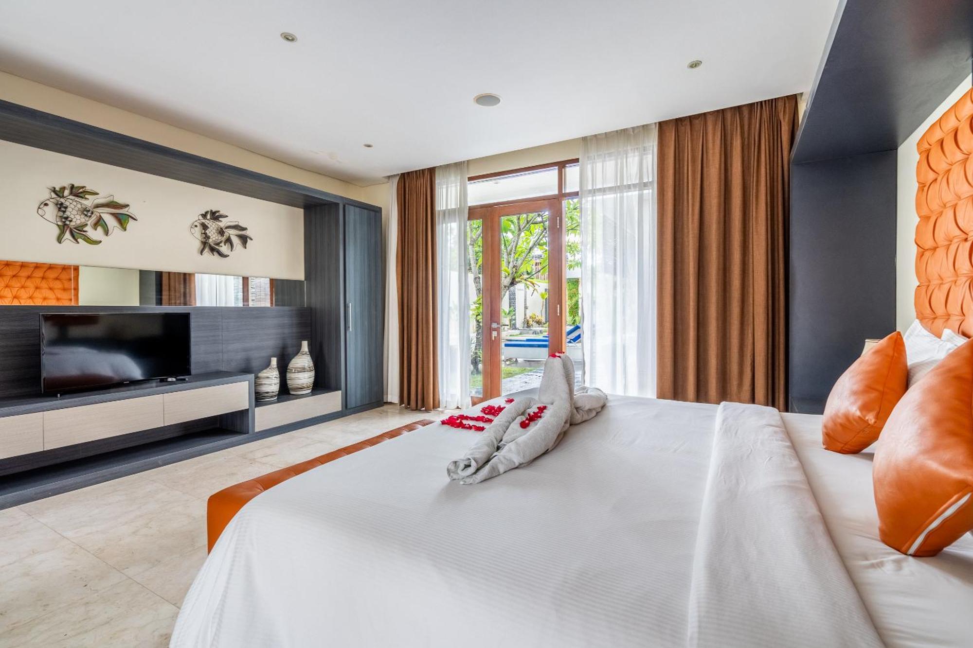 Villa Abikaa, 4br Lux - Located In The *